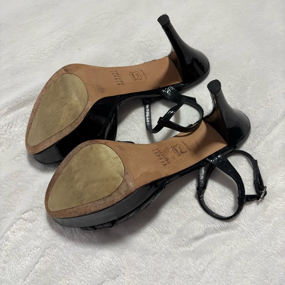 Stuart Weitzman black patent leather heeled platform sandal with an ankle strap - Picture 4 of 7